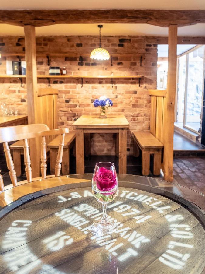 Отель The Wayside And Whisky Barn Whitbeck Экстерьер фото
