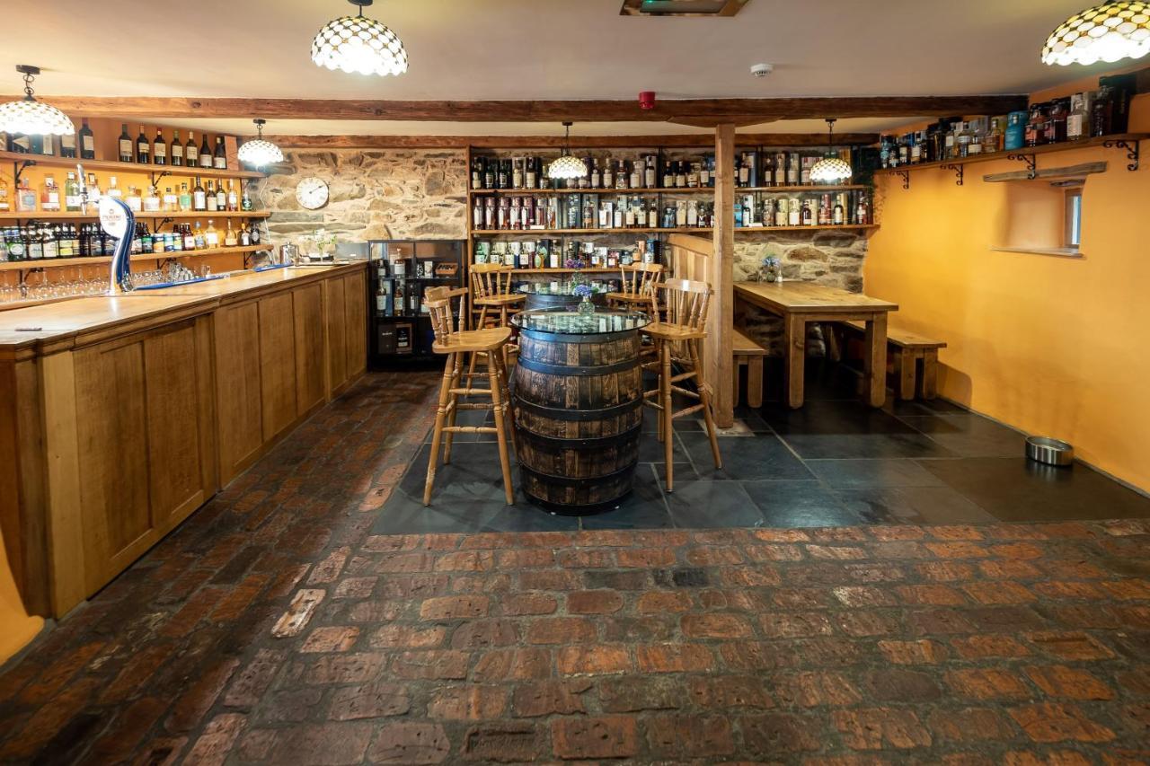 Отель The Wayside And Whisky Barn Whitbeck Экстерьер фото