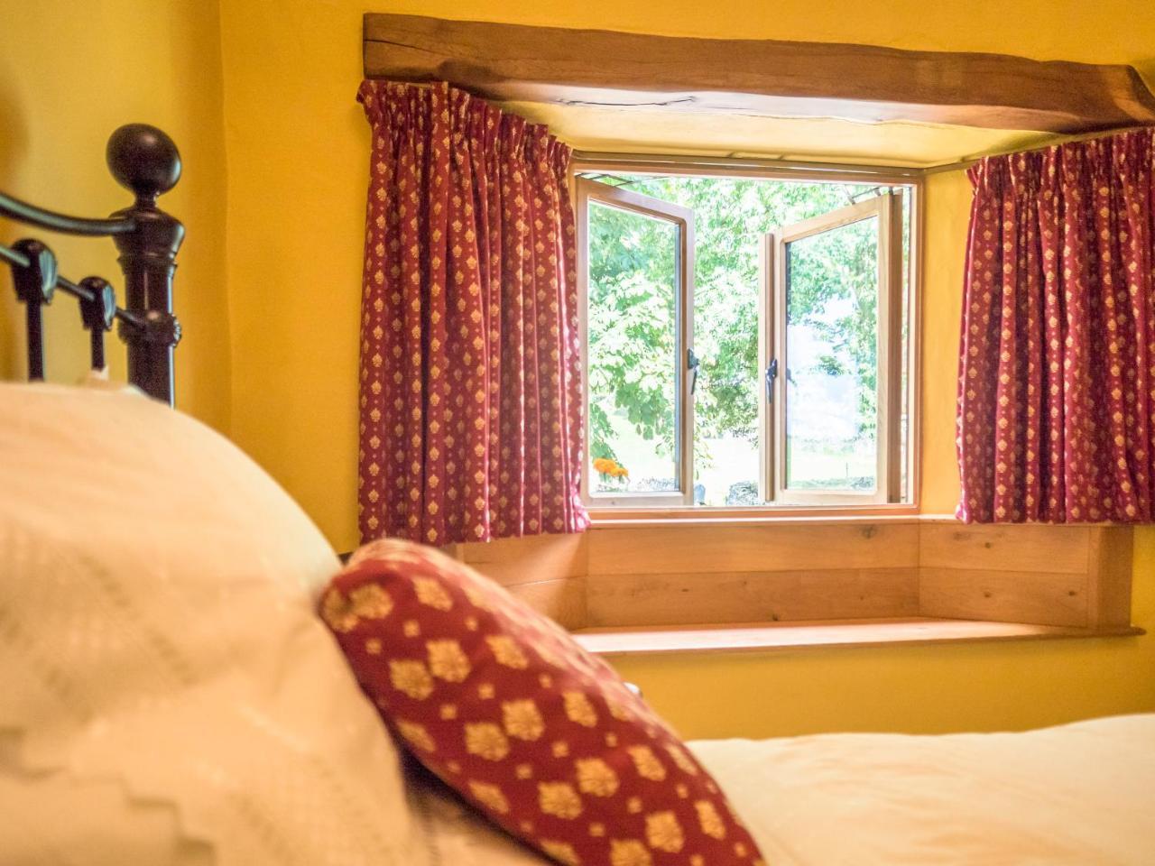 Отель The Wayside And Whisky Barn Whitbeck Экстерьер фото